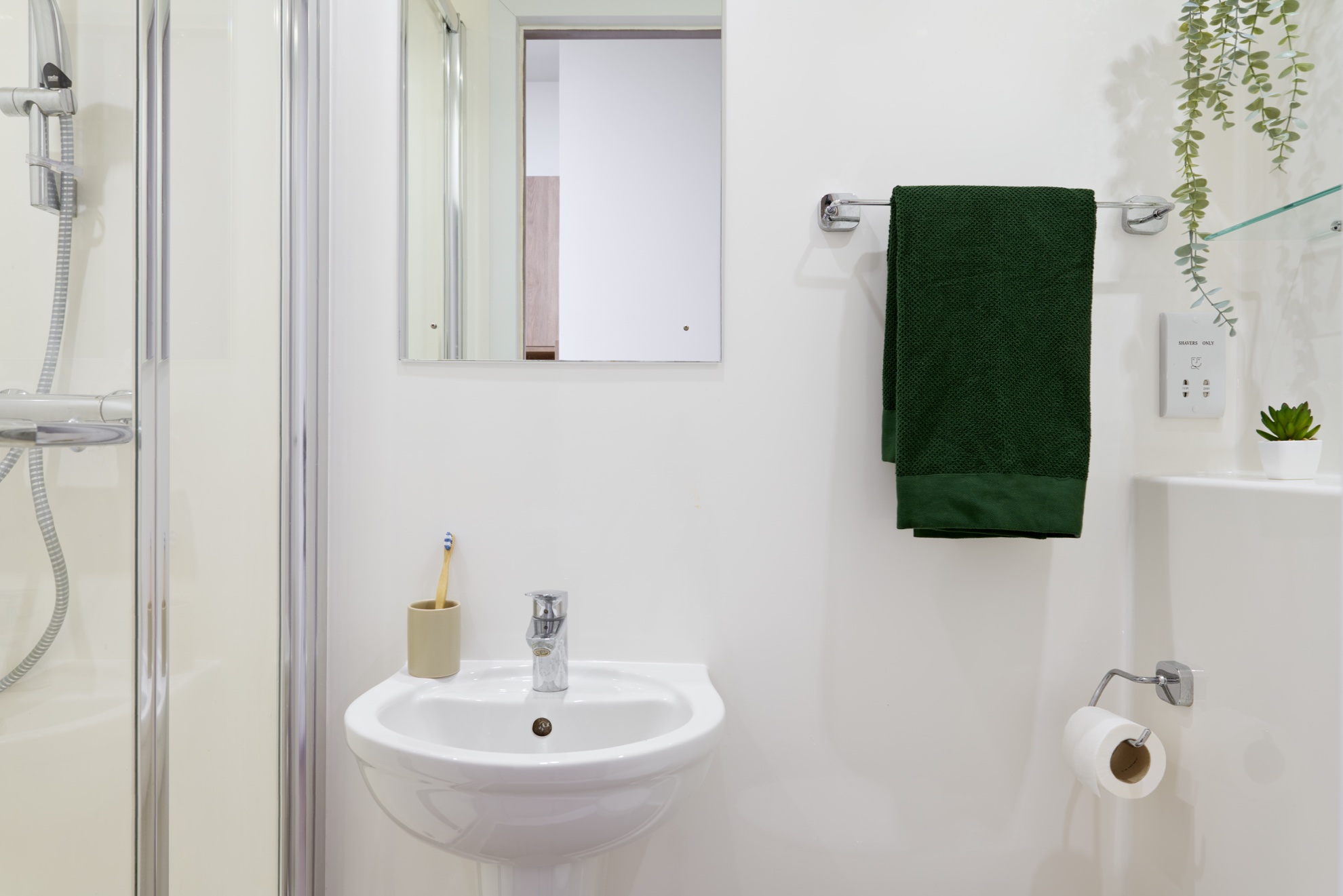 Student Castle Reading Studio Bathroom