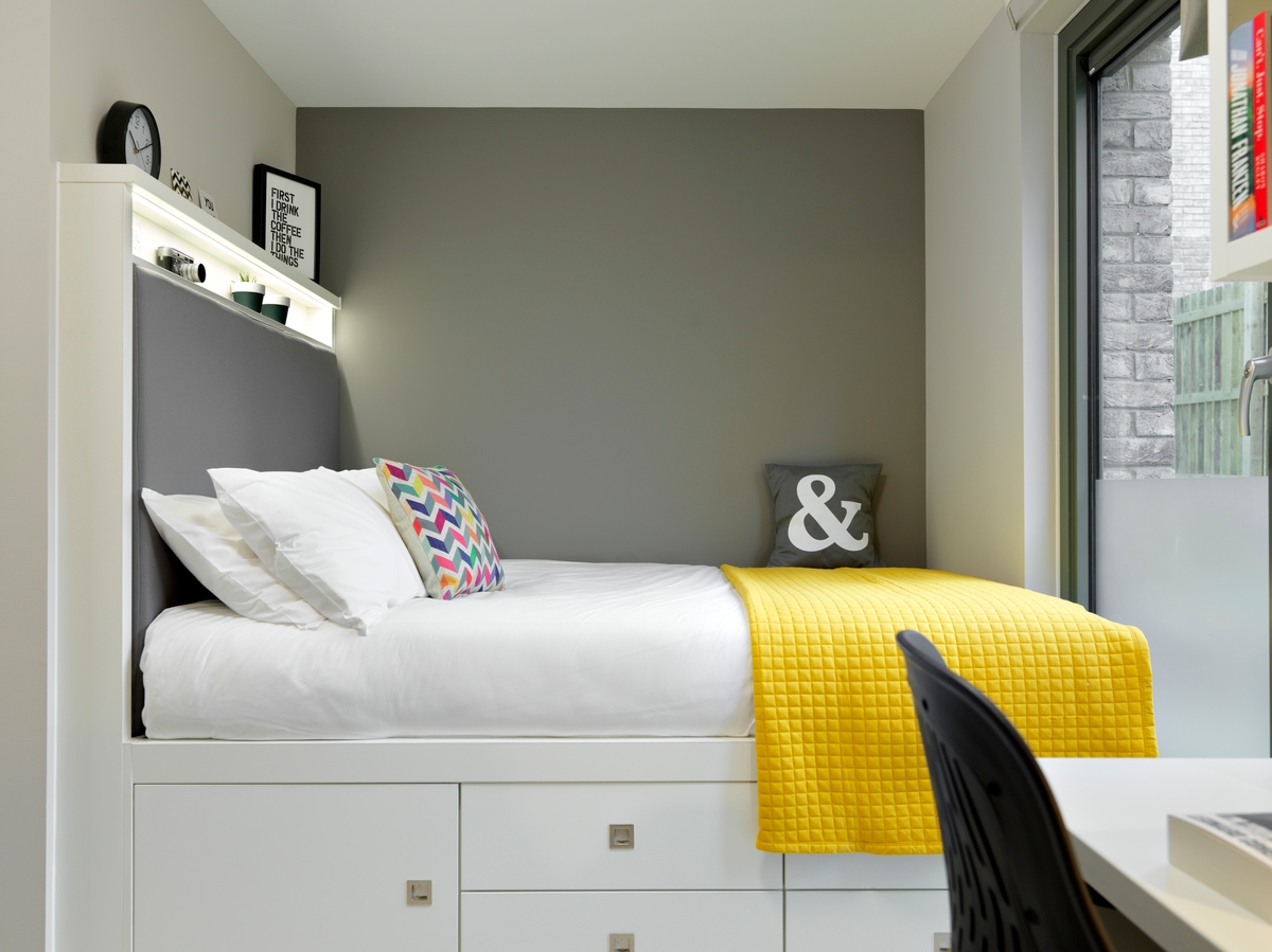 Student Castle Edinburgh Hutton Studio Bedroom